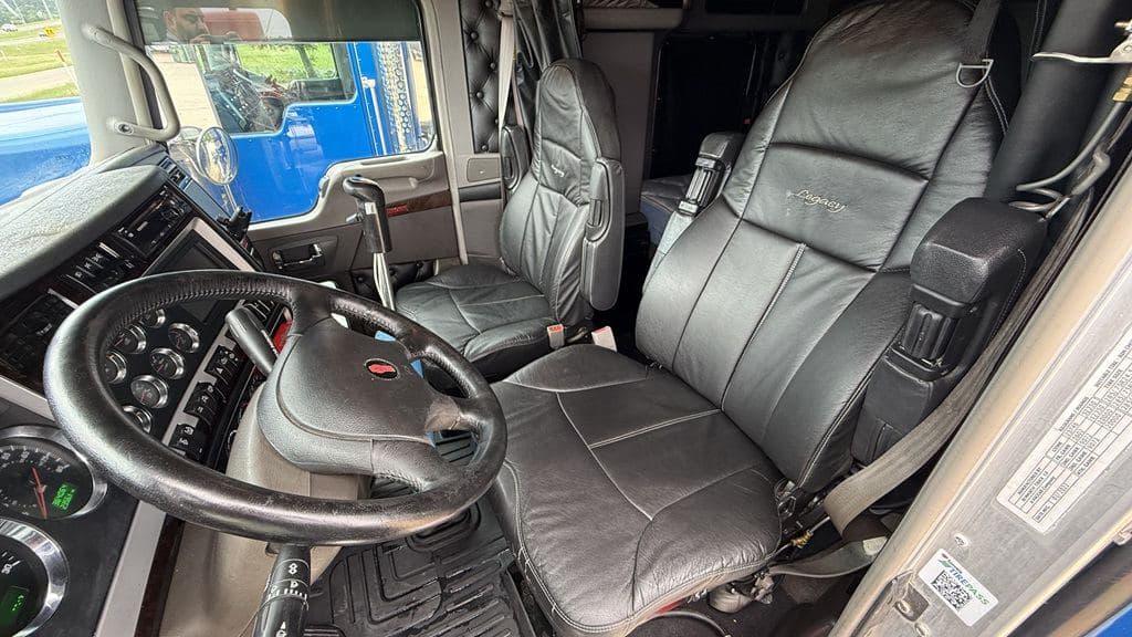 Used 2023 KENWORTH W900L image 18