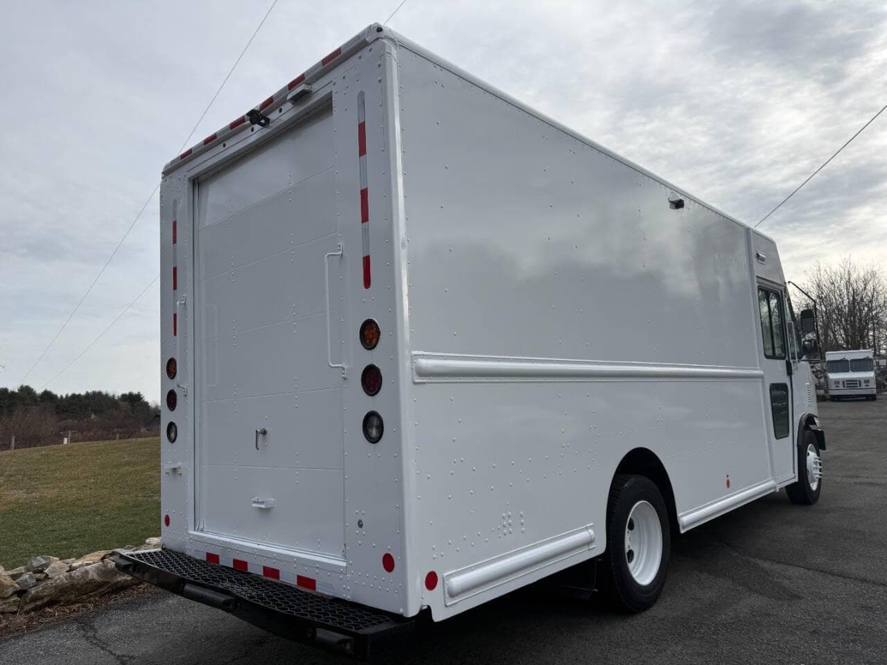 2020 Ford Stripped Chassis image 7