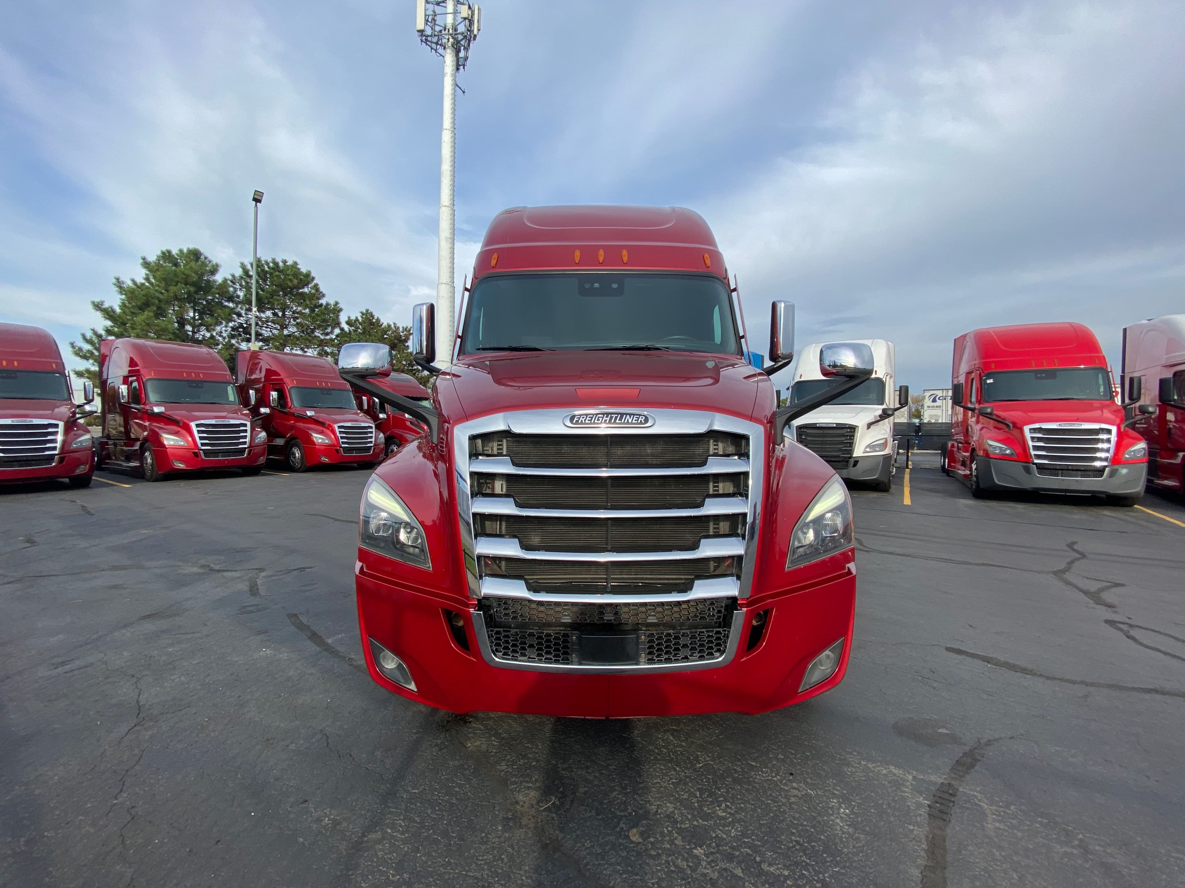 2021 Freightliner Cascadia image 2
