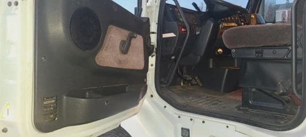 1998 VOLVO VNL64T430 image 8