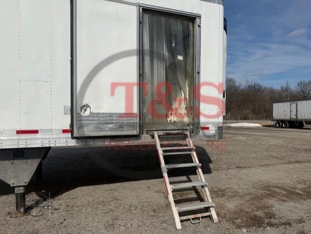 2017 HYUNDAI 48300 image 25