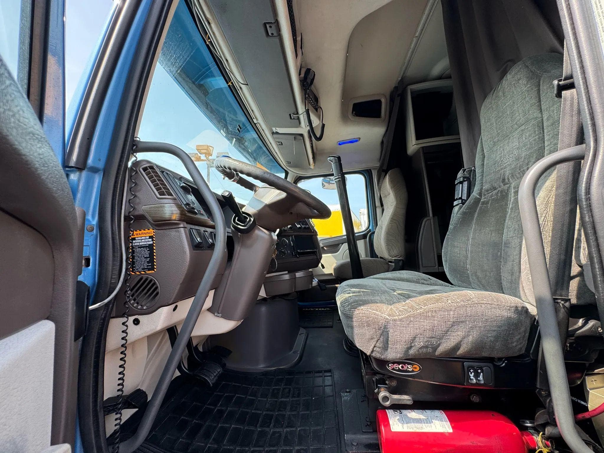 2012 Volvo VNL image 21
