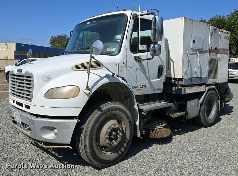 2010 Freightliner M2 image 1