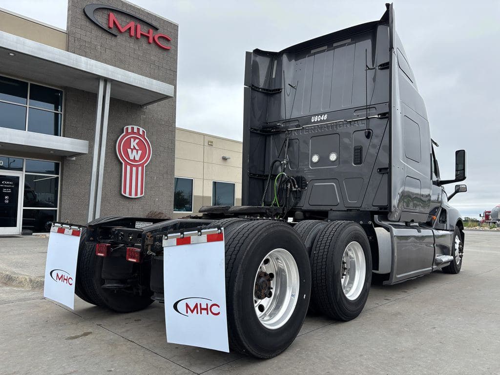 Used 2021 INTERNATIONAL LT625 image 11