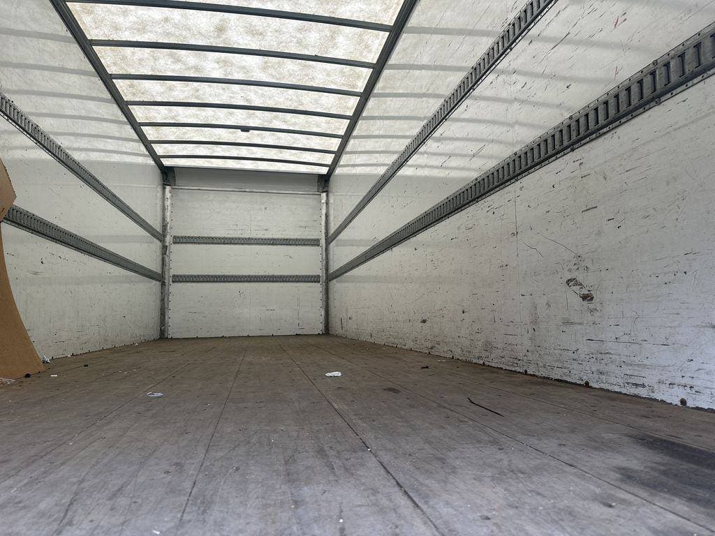 2020 Hino 268A image 5