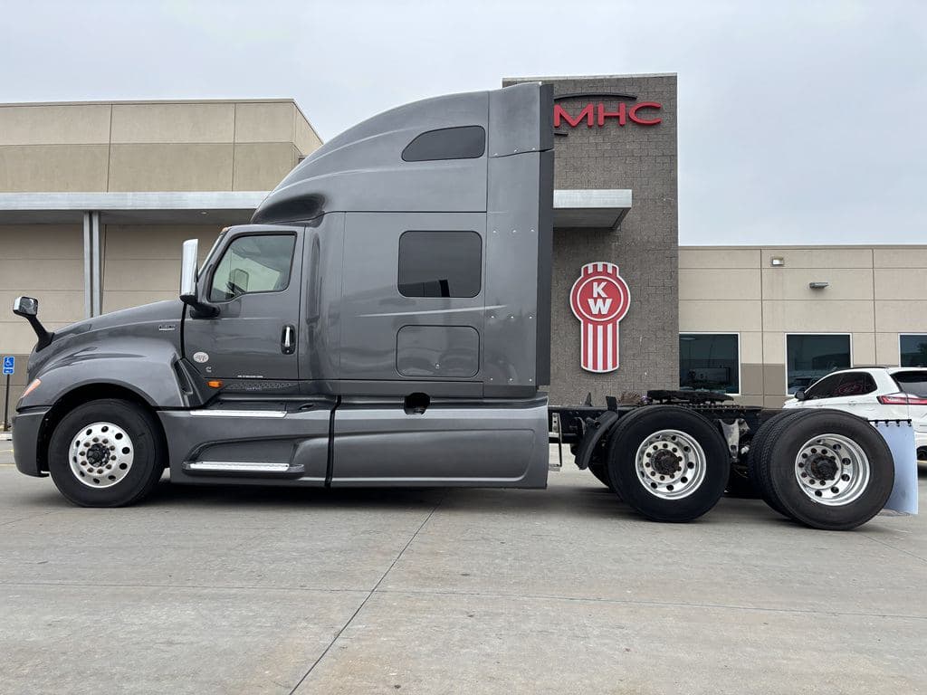 Used 2021 INTERNATIONAL LT625 image 13