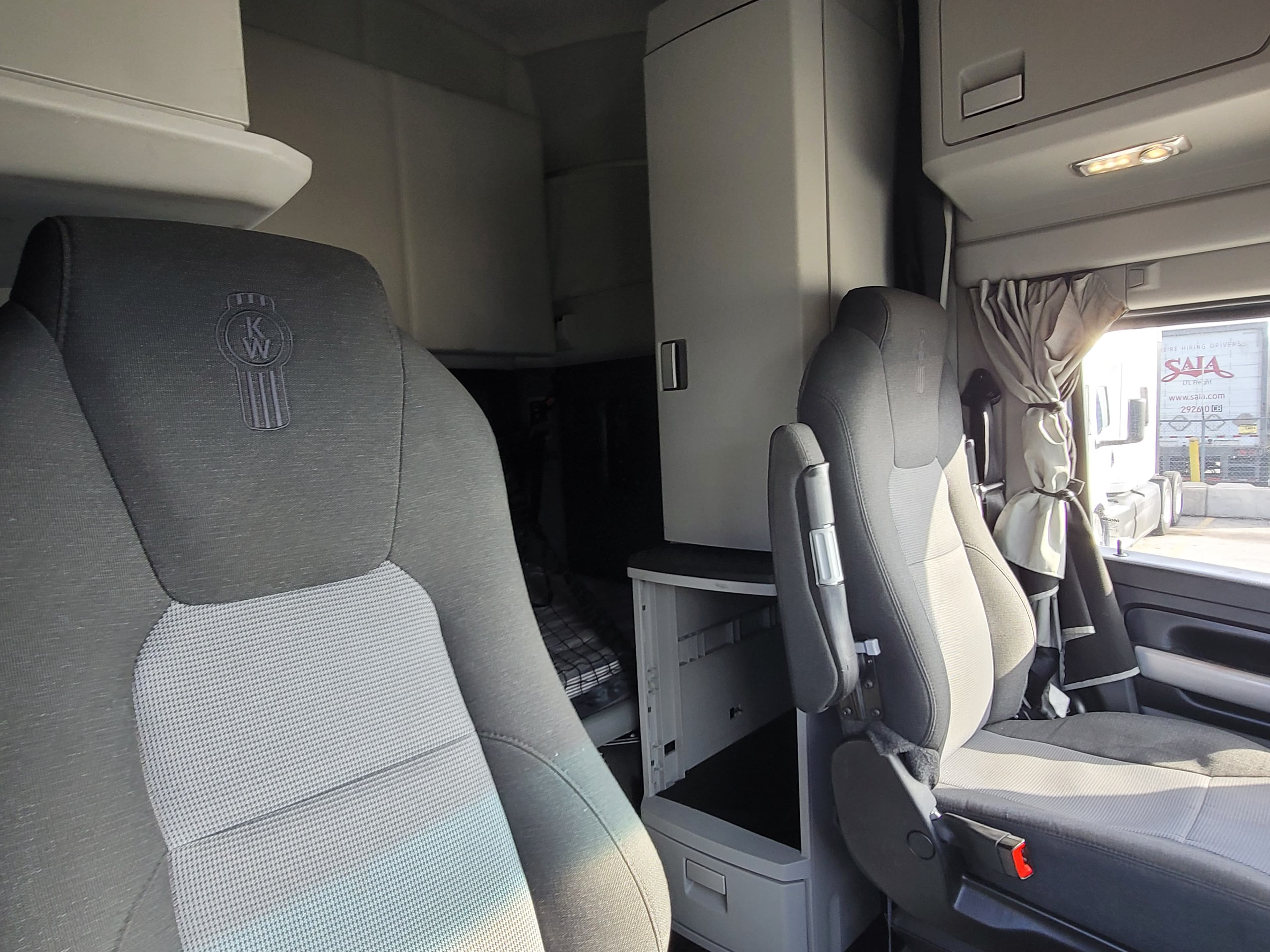 2023 Kenworth T680 image 9