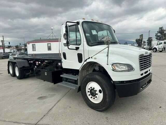 2018 Freightliner M2 image 7