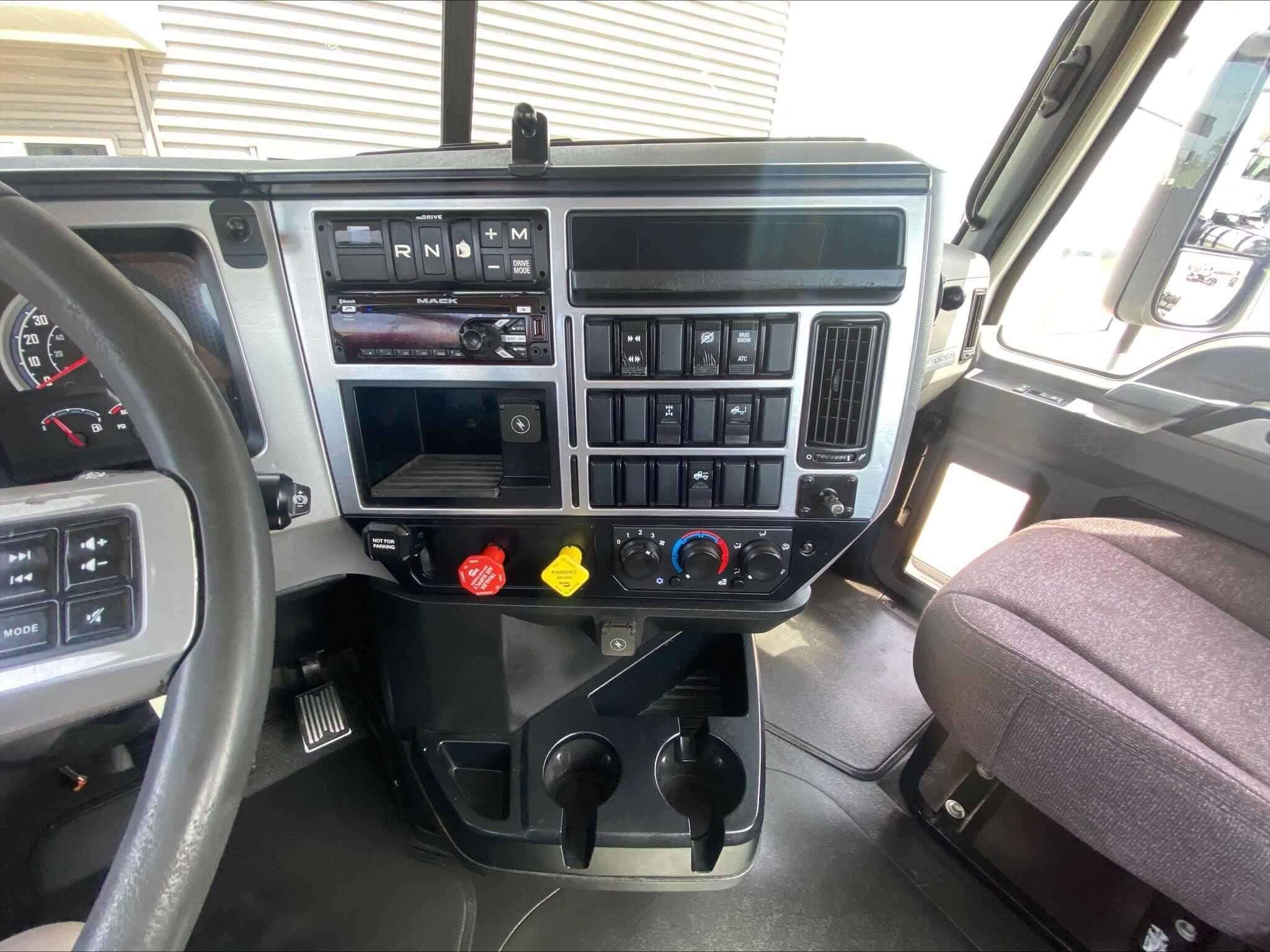 Used 2021 MACK ANTHEM Conventional - Day Cab in Oklahoma City, OK image 14
