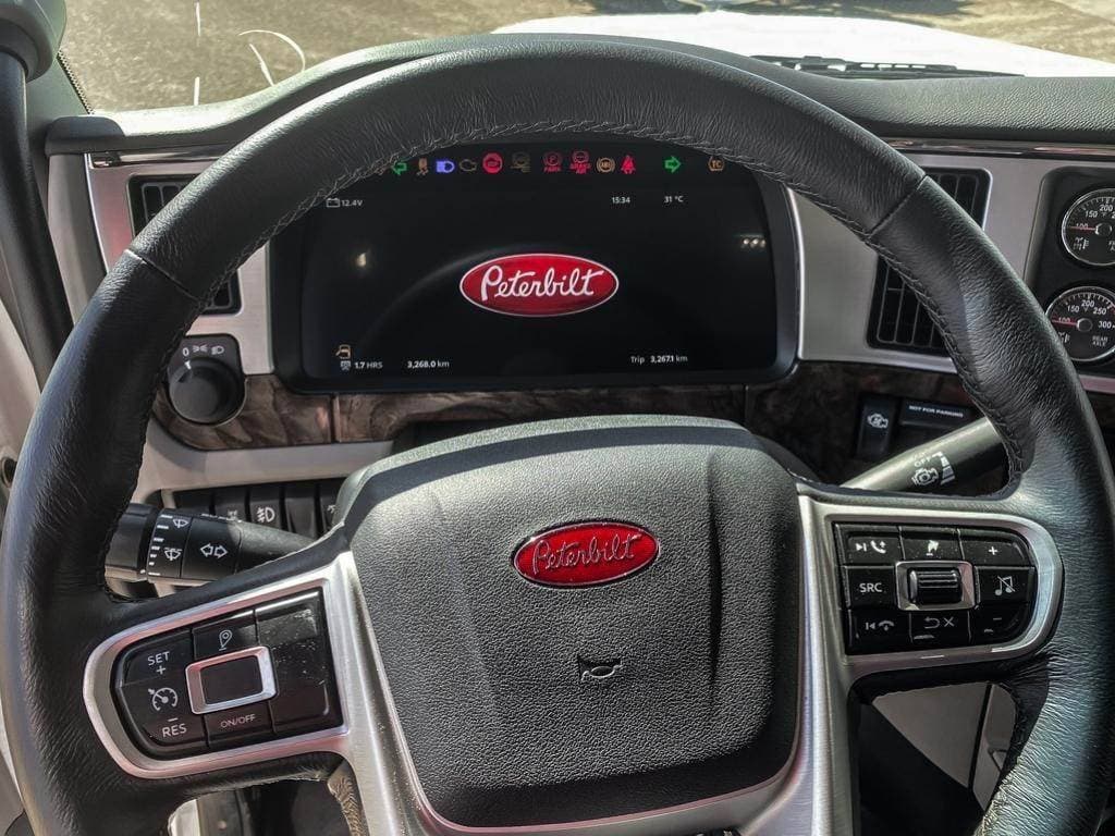 2025 Peterbilt 589 image 7
