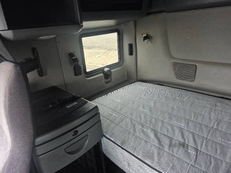 2023 International LT62F image 12
