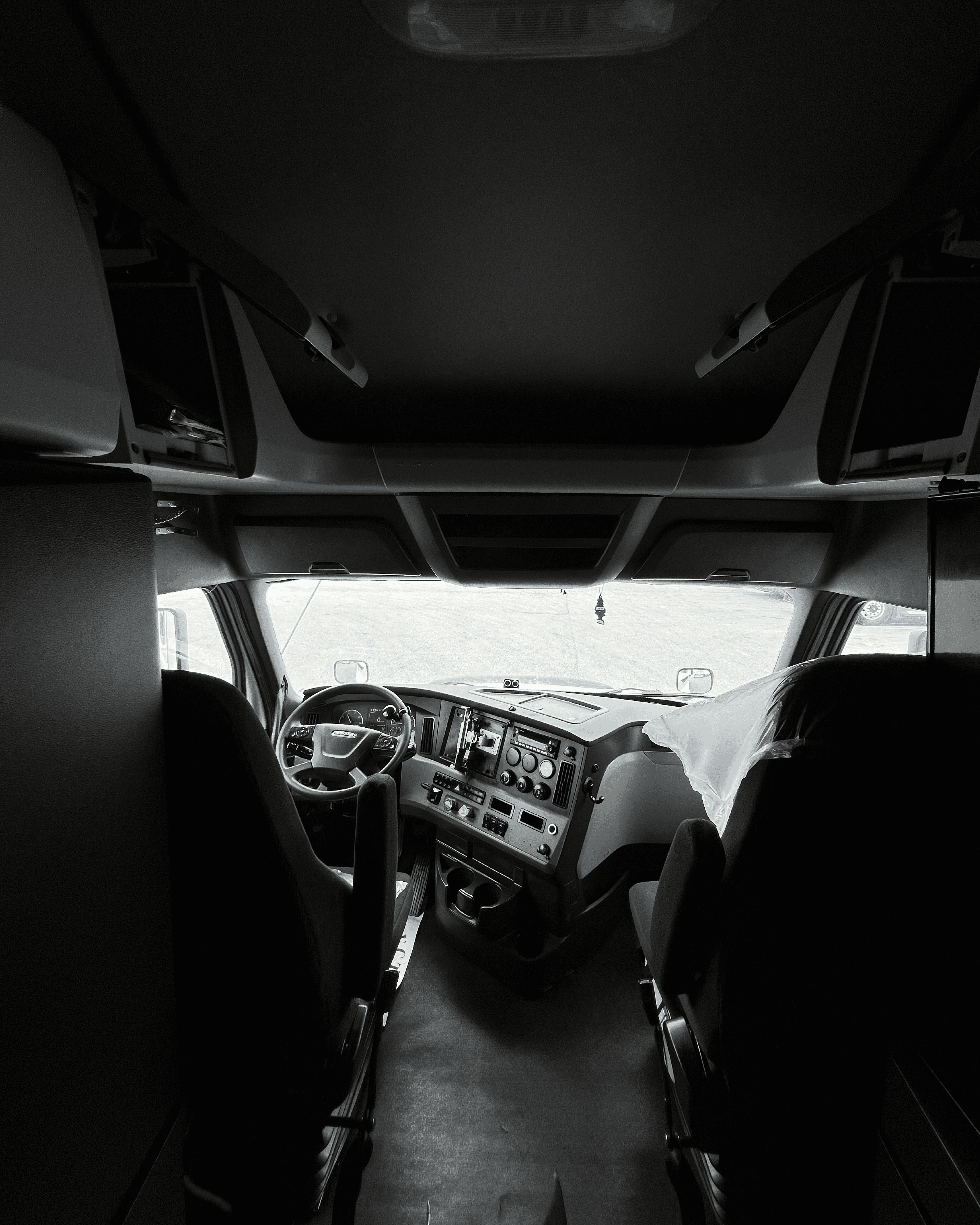 2022 Freightliner Cascadia image 9