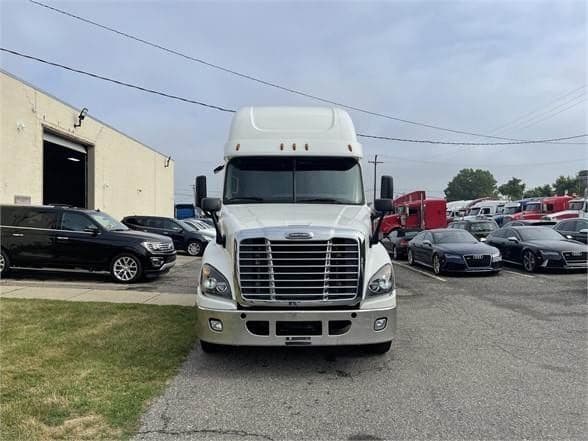 2016 Freightliner Cascadia image 2