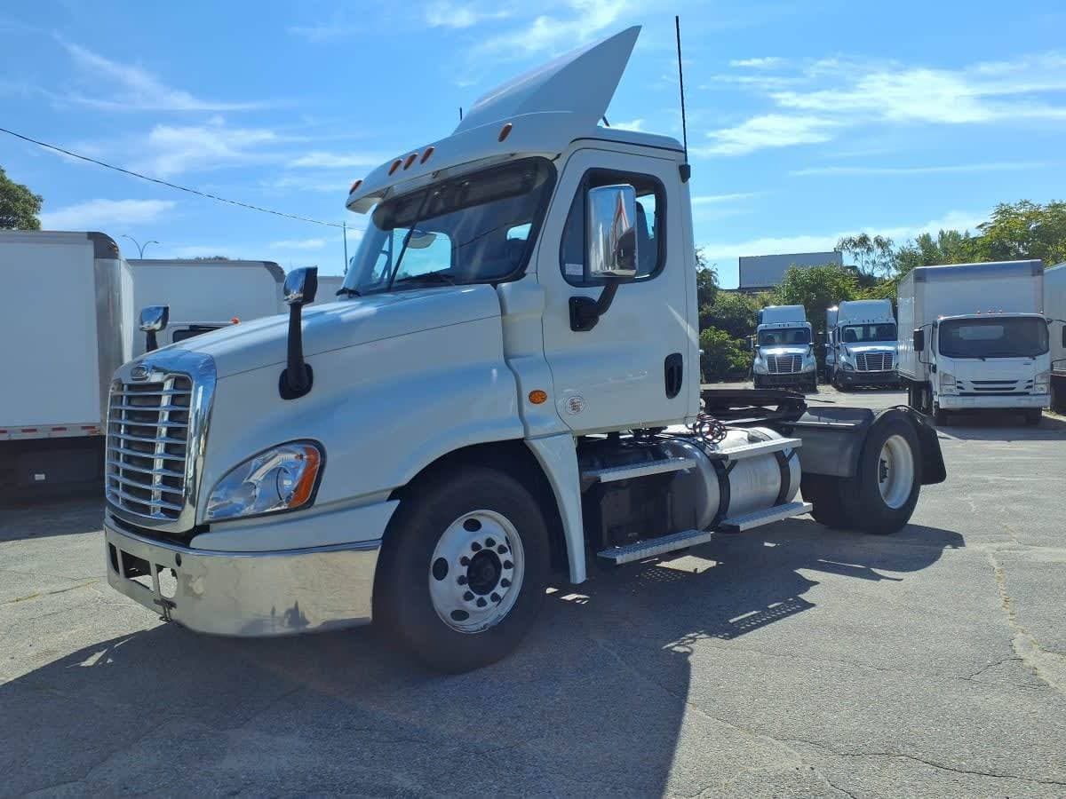 2020 Freightliner Cascadia image 1