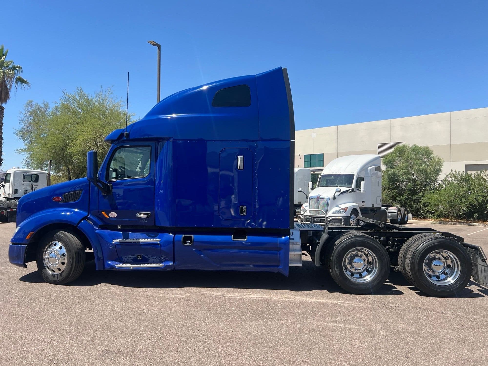 2022 Peterbilt 579 image 7