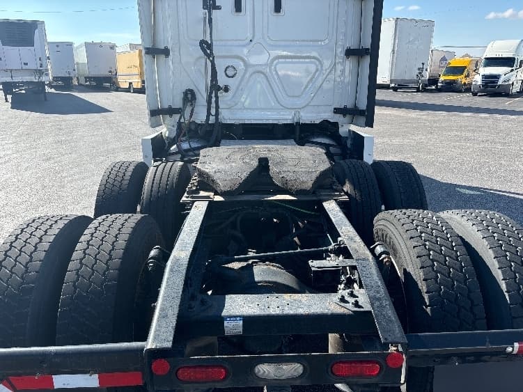 Used 2021 FREIGHTLINER Conventional - Sleeper Truck - CASCADIA 126 For Sale image 15