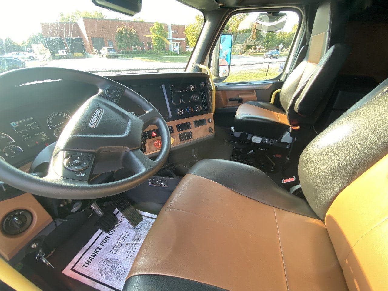 2021 FREIGHTLINER Cascadia CA126 Tandem Axle Sleeper image 10