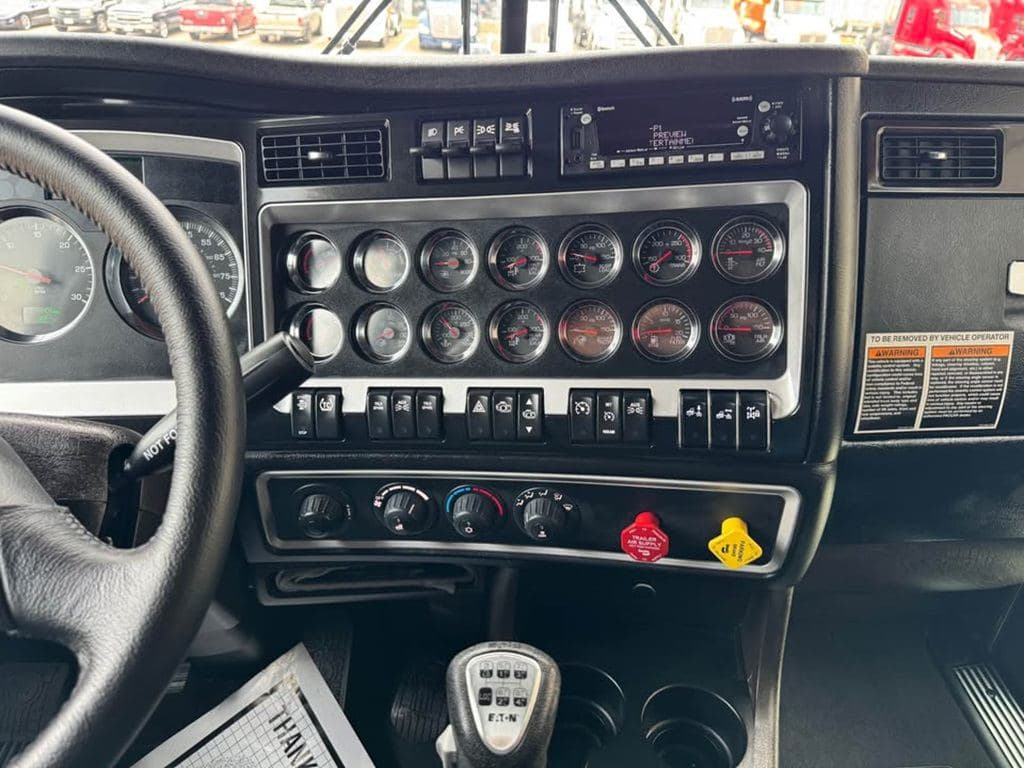 New 2027 KENWORTH W900L image 8