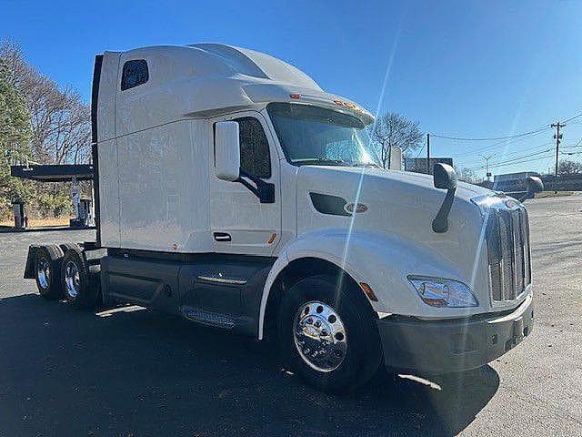2021 Peterbilt 579 image 3