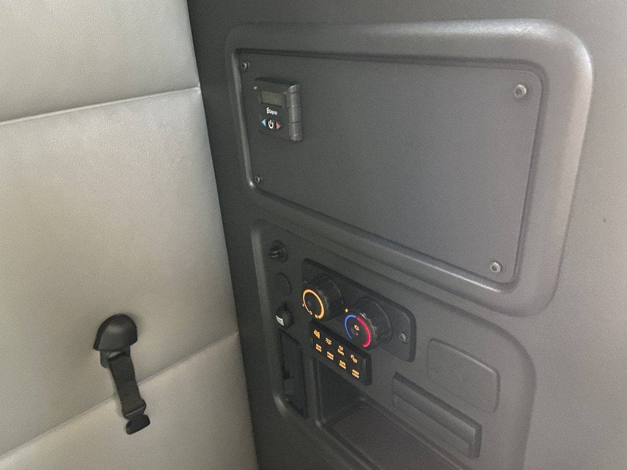 2022 FREIGHTLINER Cascadia CA126 ** Tandem Axle Sleeper image 17