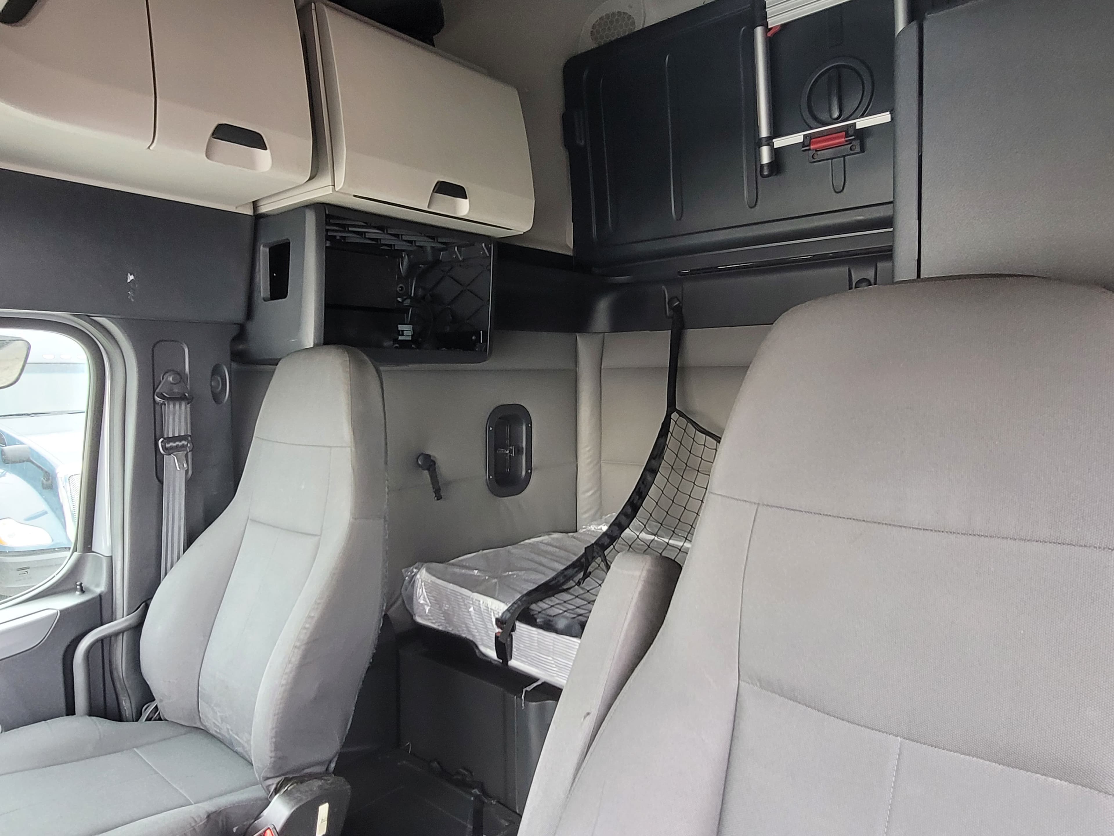 2022 Freightliner Cascadia 126 image 8