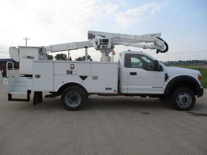 2017 Ford F550 BUCKET TRUCK 4X4 image 6