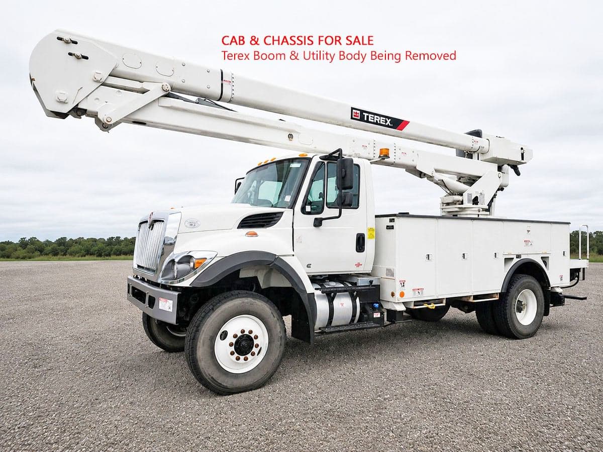 2019 INTERNATIONAL 7300 4X4 AWD CAB CHASSIS TRUCK image 2