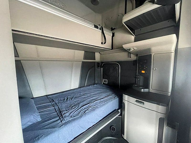 2023 Peterbilt 579 image 12
