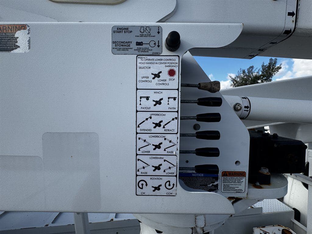 2017 Freightliner M2-106 image 32
