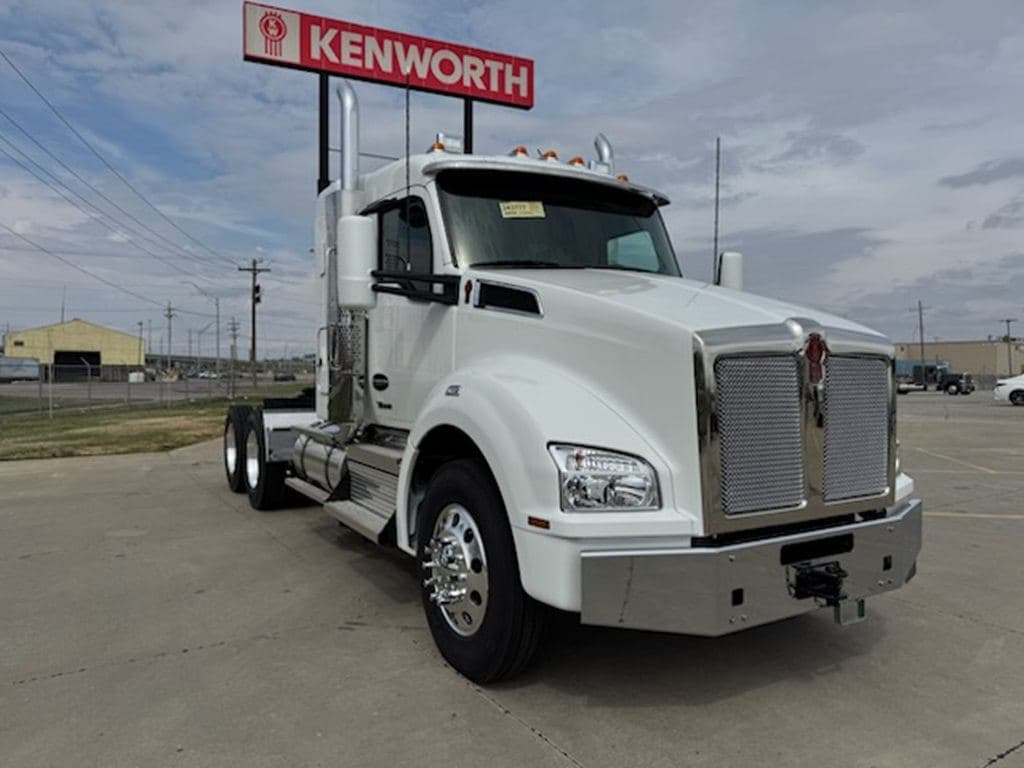 New 2027 KENWORTH T880 image 3