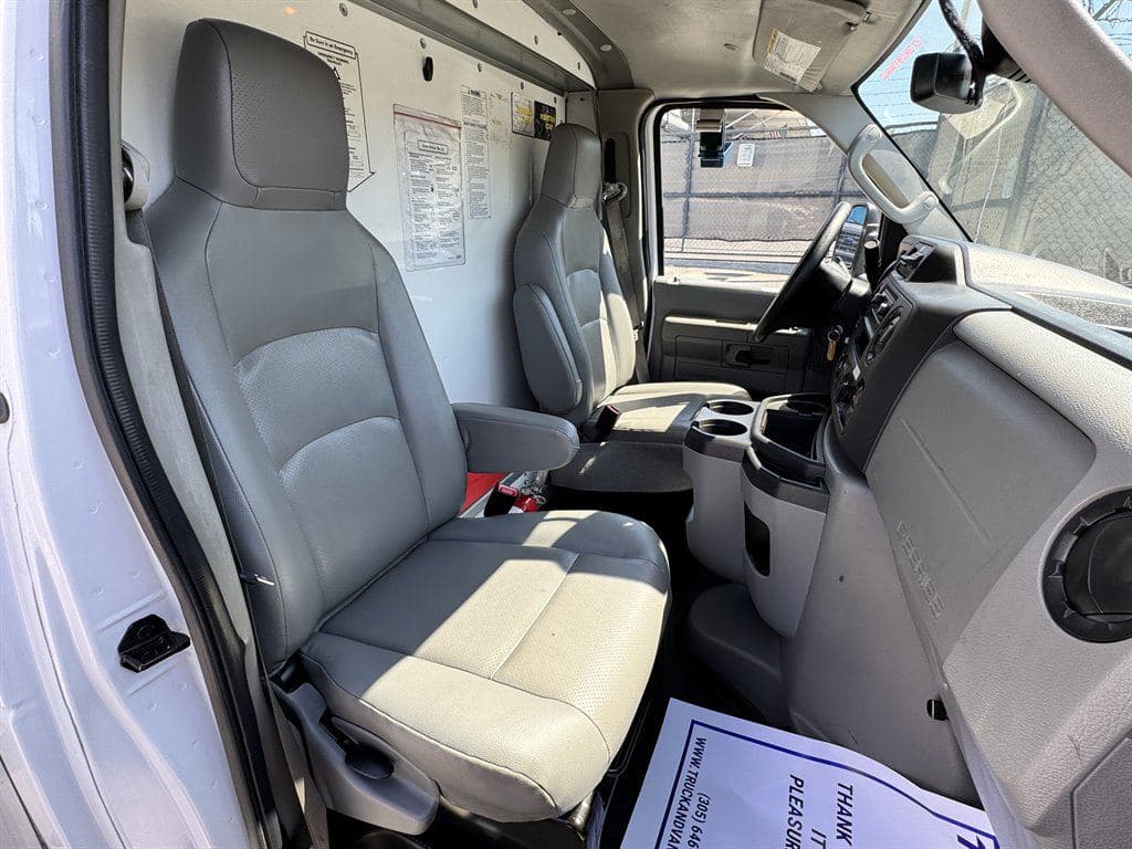2022 Ford Commercial Vans image 37