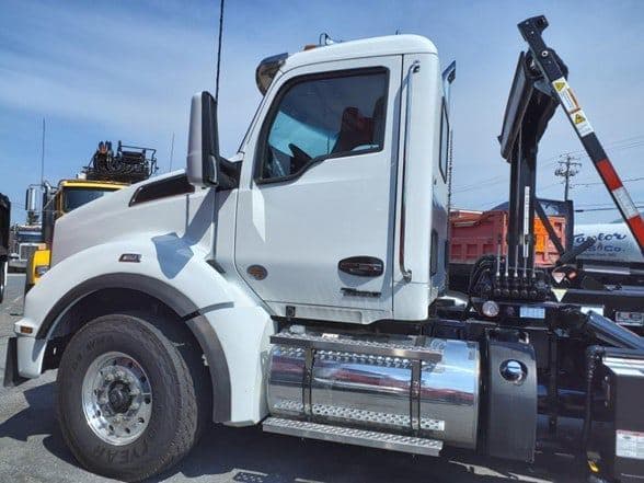 2025 Kenworth T880 image 11