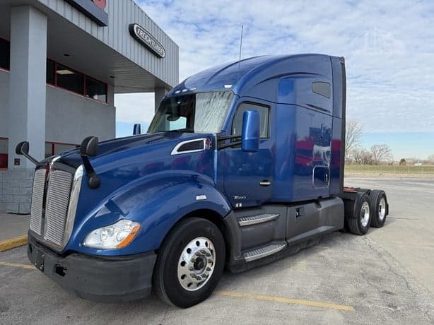 2021 Kenworth T680 image 1