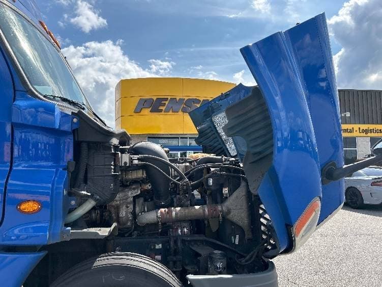 2018 Freightliner Cascadia image 3