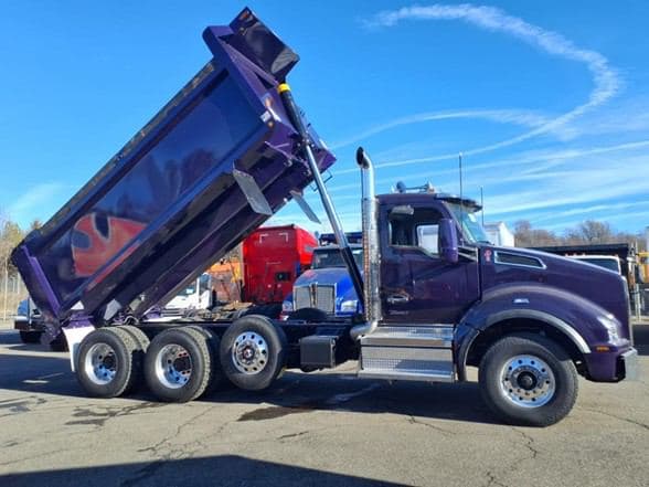 2025 Kenworth T880 image 13