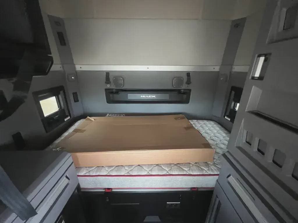 Used 2022 MACK Conventional - Sleeper Truck - ANTHEM For Sale image 3