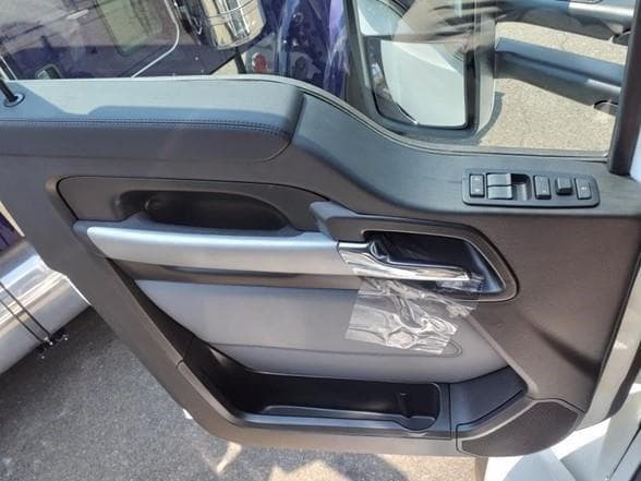 2026 Kenworth T880 image 12