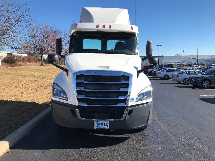 Used 2020 FREIGHTLINER Conventional - Day Cab, Tractor - CASCADIA 126 For Sale image 2
