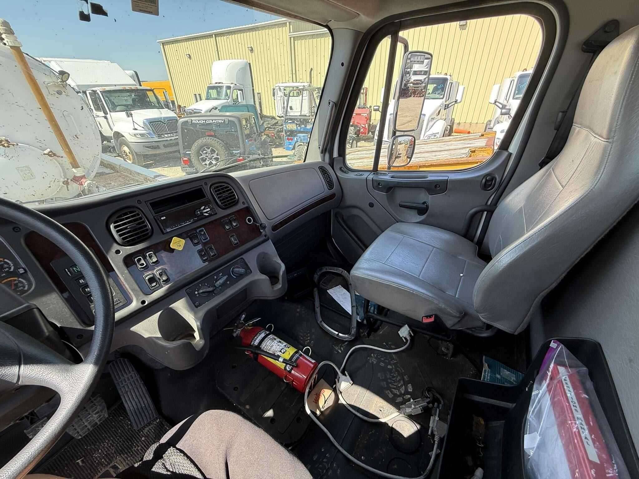 2019 Freightliner M2 image 6