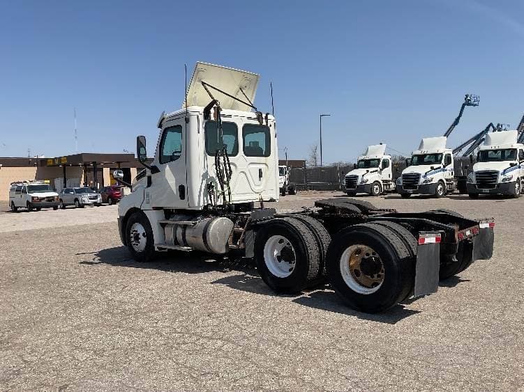 2018 Freightliner Cascadia image 9