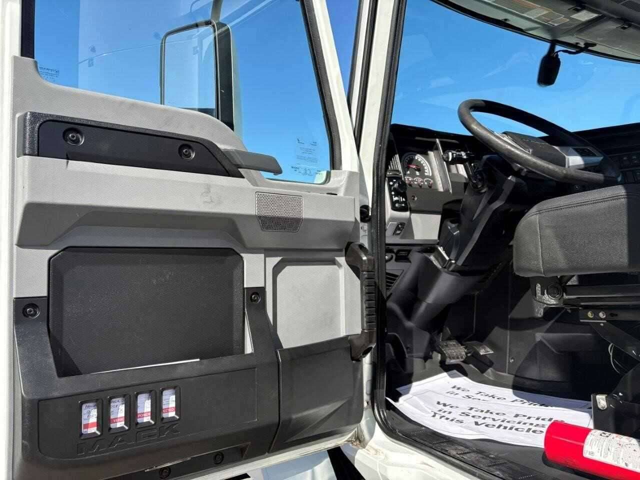 Used 2022 MACK ANTHEM Conventional - Day Cab in Bossier City, LA image 17