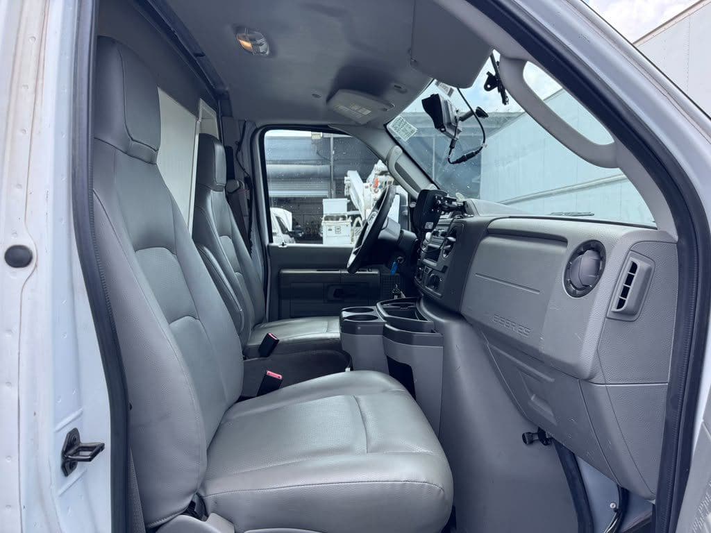 2024 Ford E350 Cutaway image 9