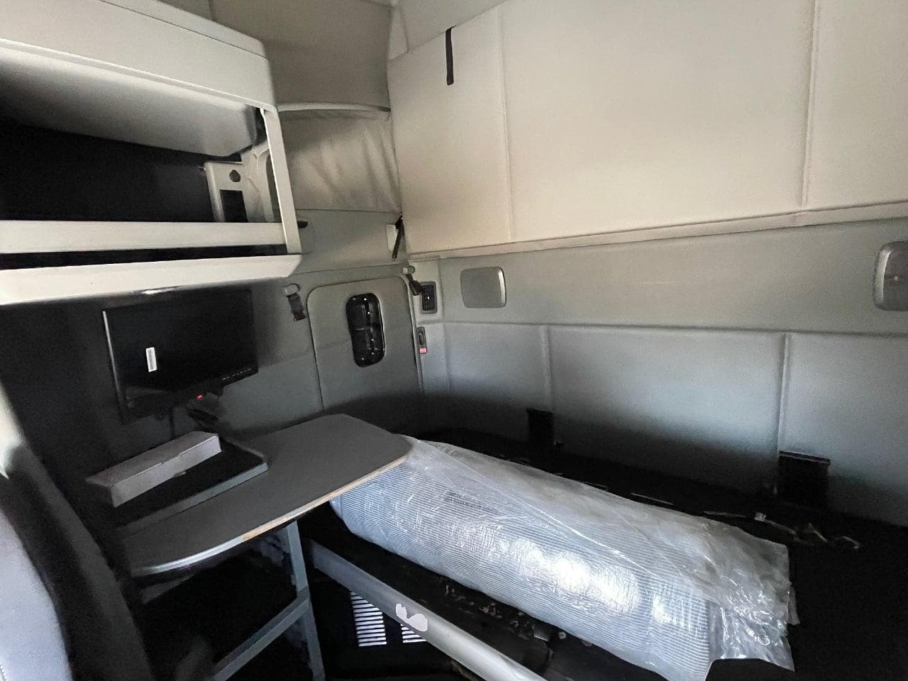 2019 Kenworth T680 image 23