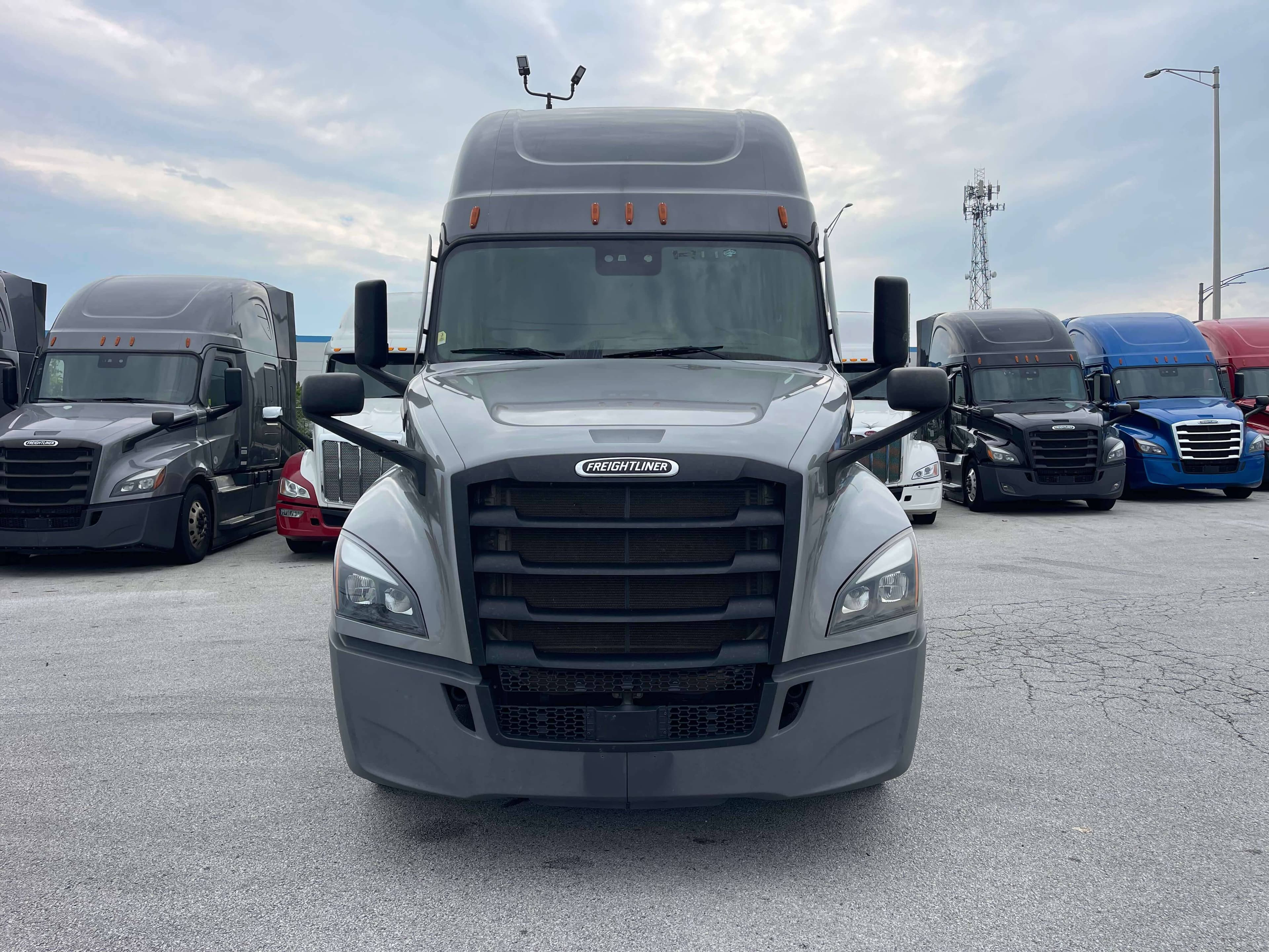 2022 Freightliner Cascadia 126 image 2
