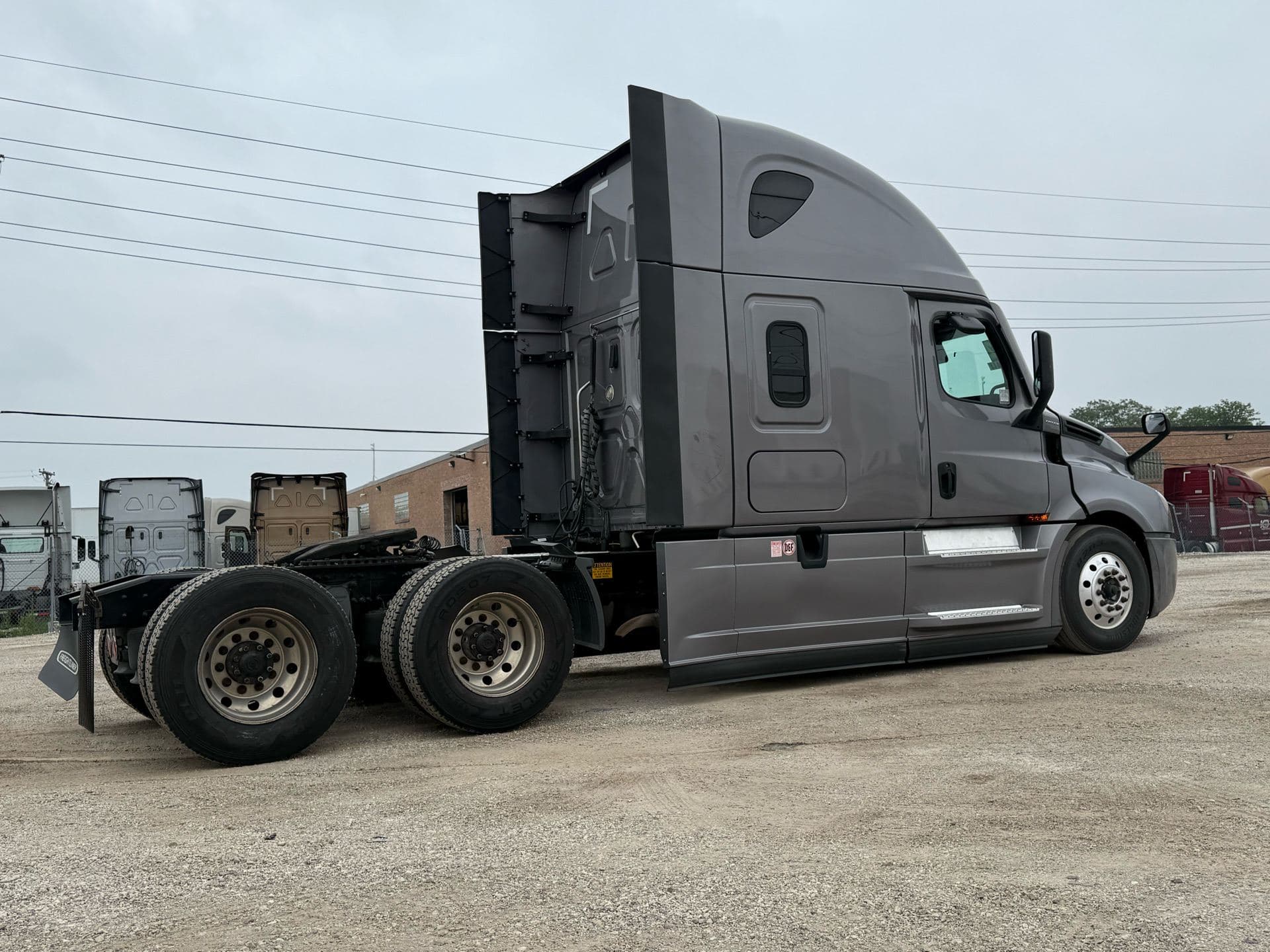 2022 Freightliner - 445k - 12k Hours - 455HP image 17