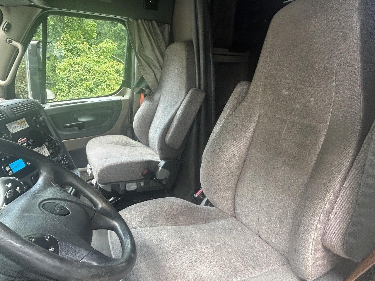 2020 Freightliner Cascadia 125 image 14