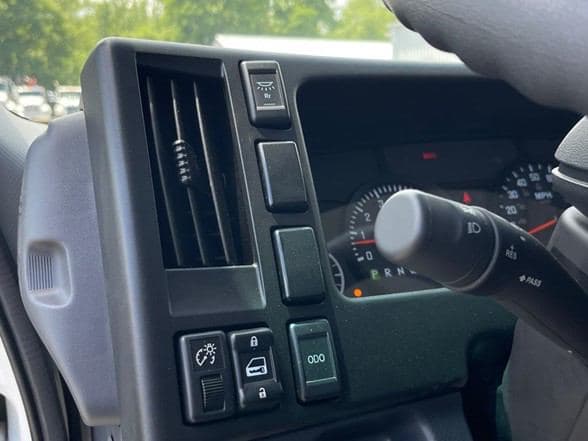 2024 Isuzu NRR image 15