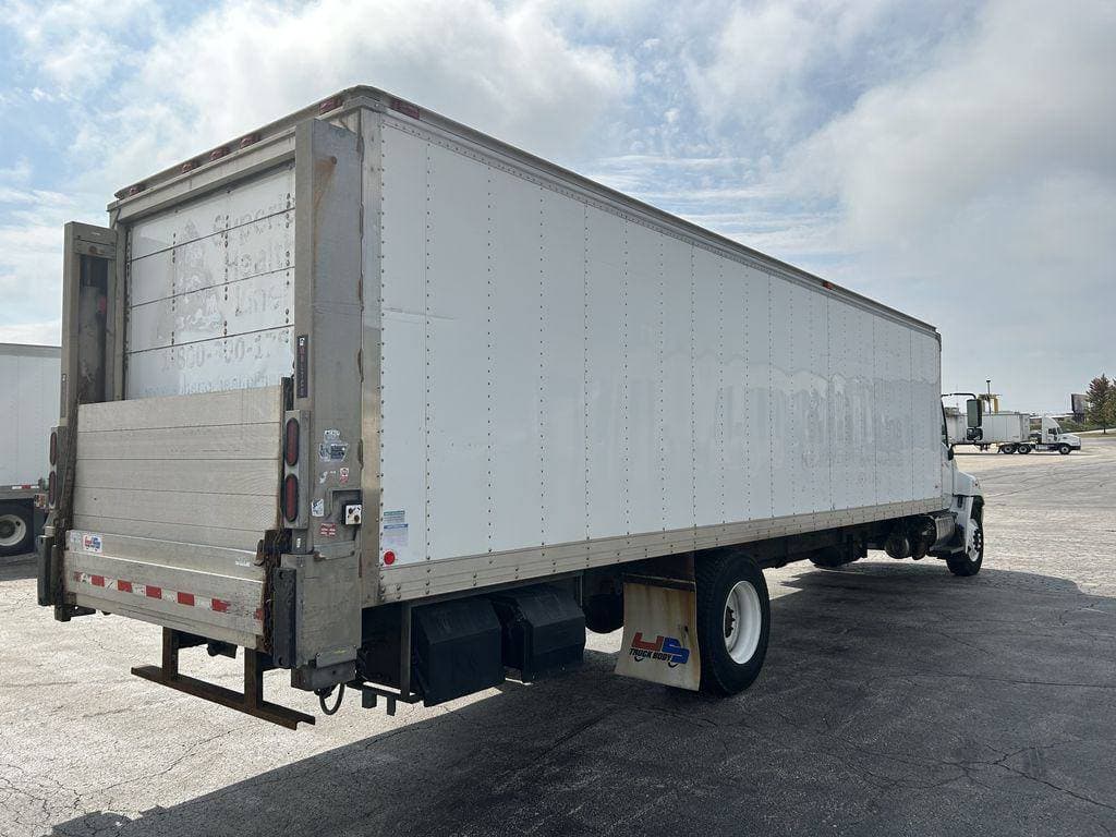 2019 Hino 338 image 5