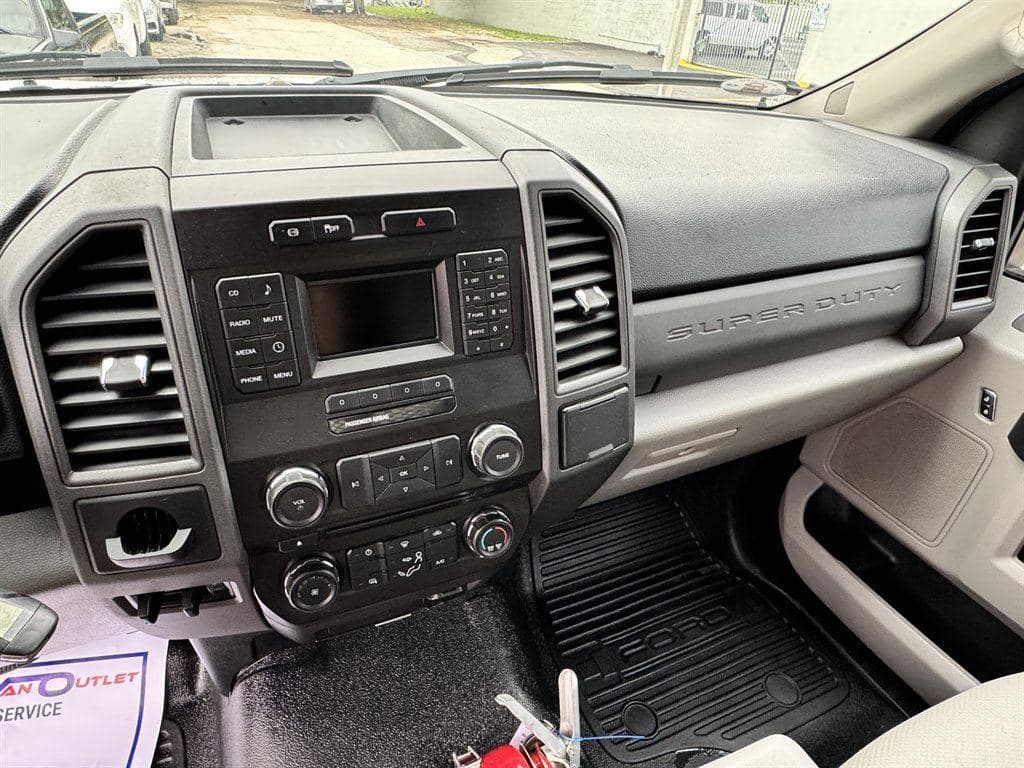 2017 Ford F550 image 63