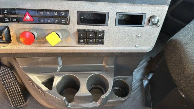 2018 Freightliner Cascadia image 16